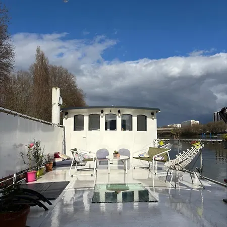 D'hotes Sur Un Bateau