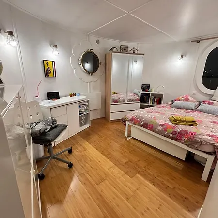 Bed & Breakfast D'hotes Sur Un Bateau *