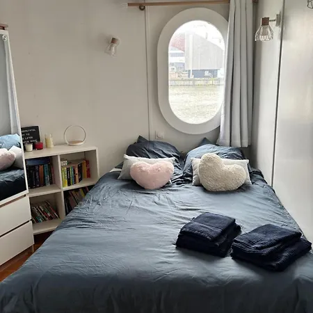 D'hotes Sur Un Bateau
