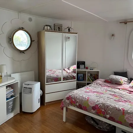 Bed & Breakfast D'hotes Sur Un Bateau Asnières