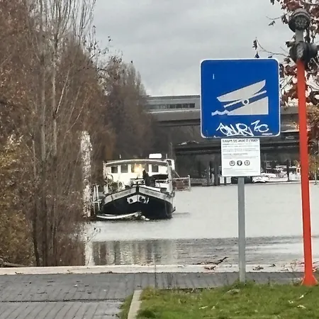 D'hotes Sur Un Bateau * Asnières